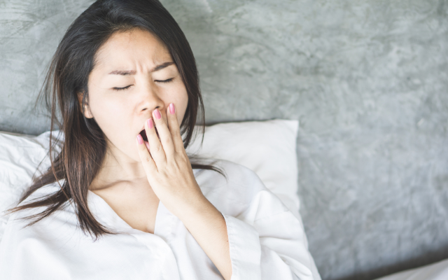 深酒と睡眠不足が引き起こす美容への悪影響