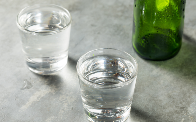 お酒を飲んでも老化しないために水分補給を意識する